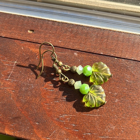 Handmade leaf earrings - Picture 3 of 4